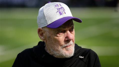 Bud Grant, stoic coach of powerful Blue Bombers teams, dies at 95